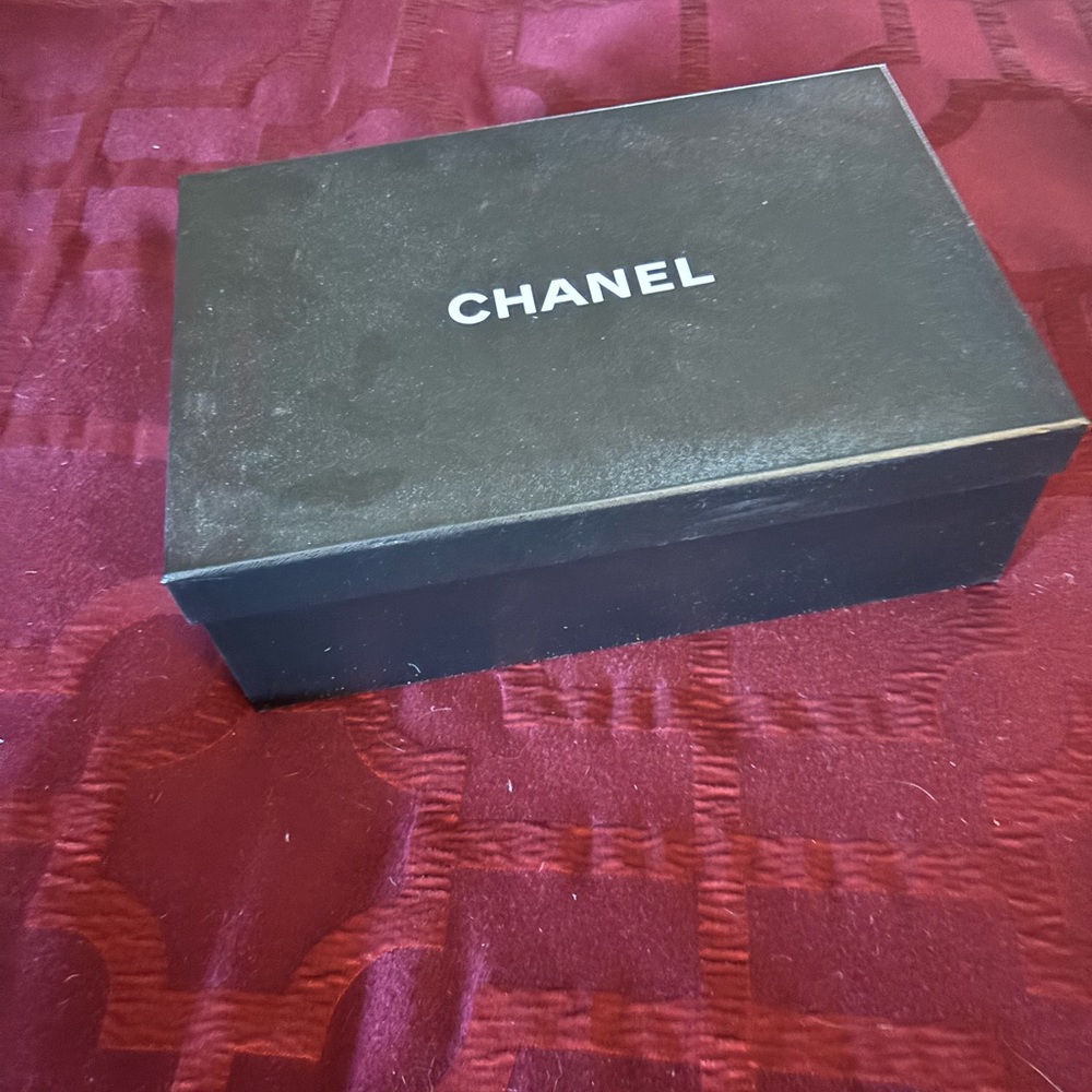 Chanel Box - Picture 2 of 3